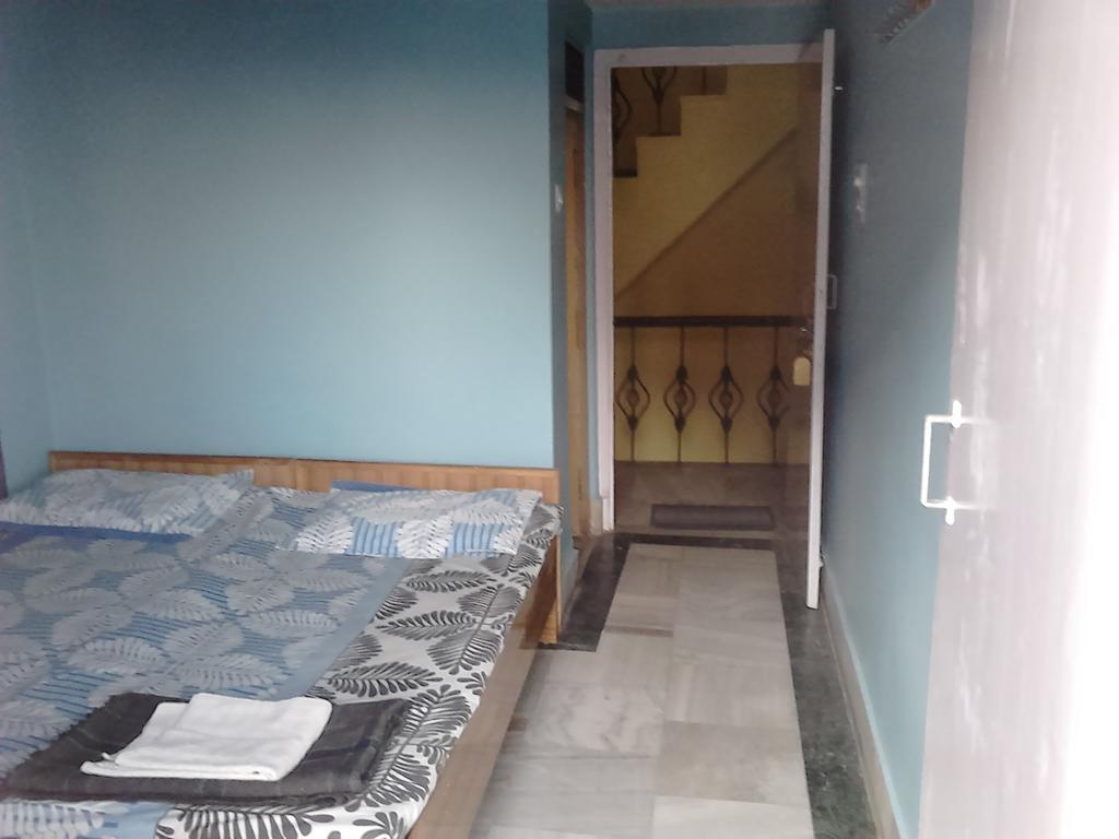 Leela Guest House Varanasi Room photo