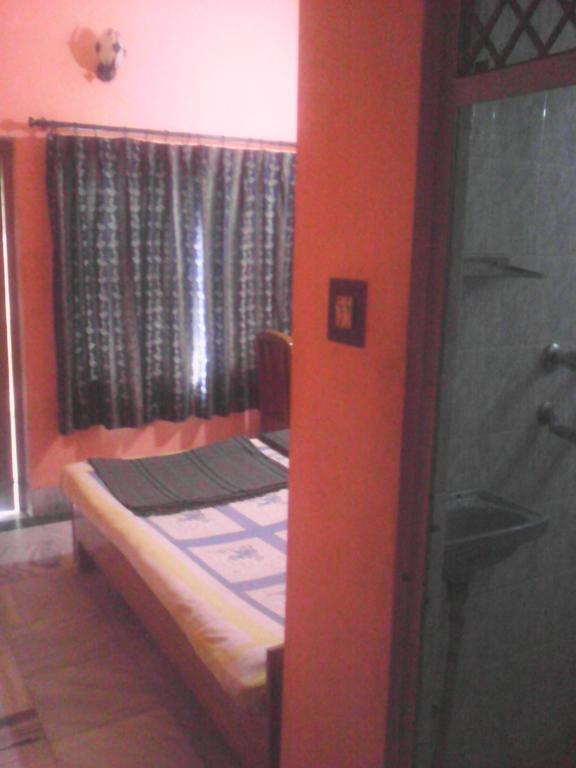 Leela Guest House Varanasi Room photo
