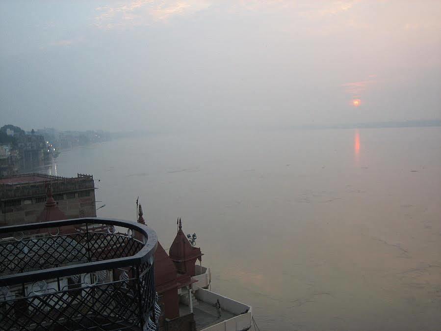 Leela Guest House Varanasi Exterior photo